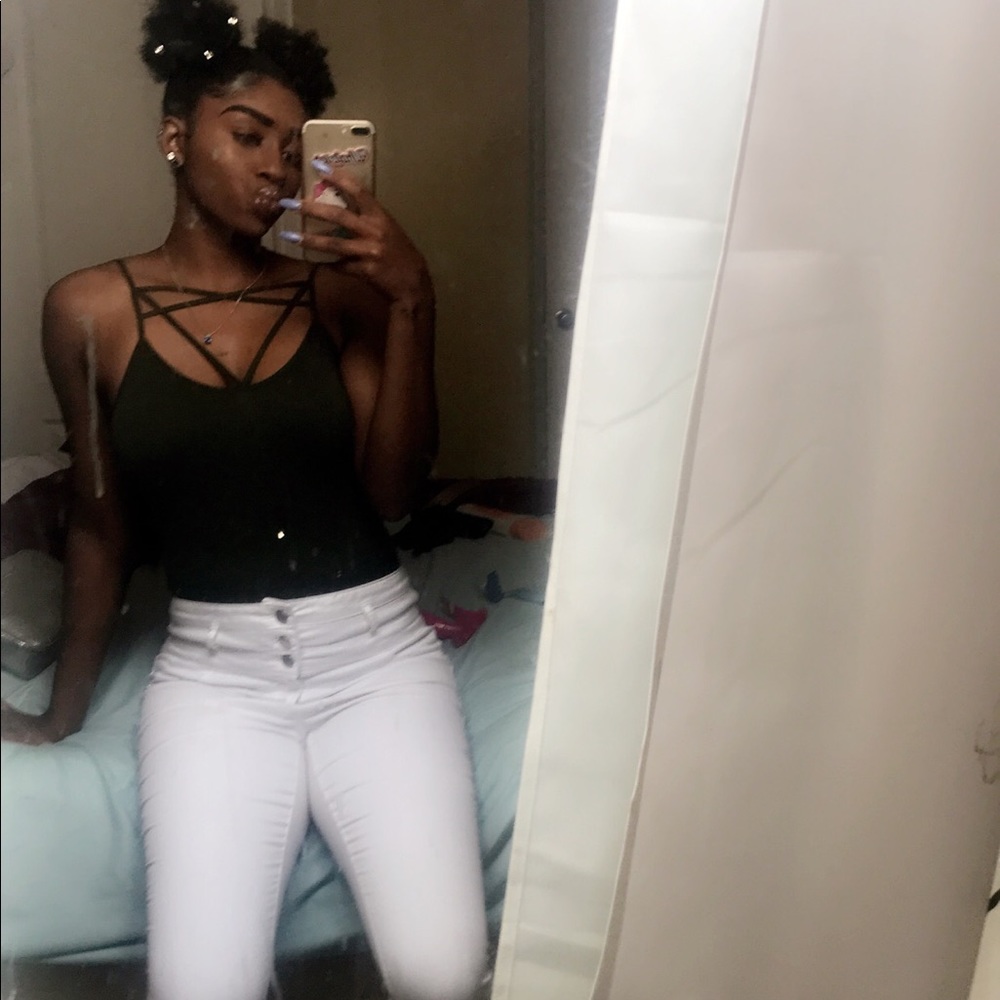 Meet your Posher, Alexis